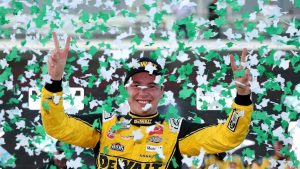https___s.yimg.com_ny_api_res_1.2_.ylRy373I0SZJpUDRus1kg--_YXBwaWQ9aGlnaGxhbmRlcjt3PTEyMDA7aD02NzU-_https___media.zenfs.com_en_nbcsports