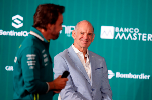 Adrian Newey en la presentación de su fichaje con Aston Martin en la sede de Silverstone