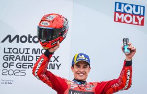 Marc Márquez en el podio de Sachsenring. Foto: El Mundo