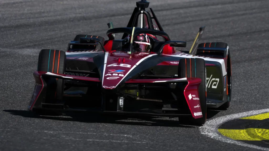Mahindra sorprende en el test de pilotos en Madrid
